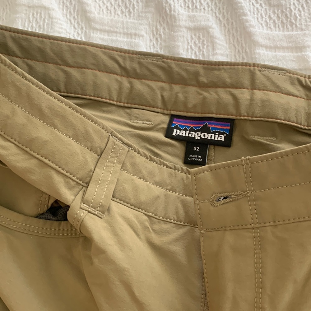 Mens Patagonia outdoor pants! Amazing condition, worn 1-2 times. Size 32